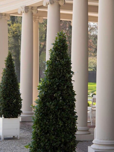 أعمدة دورية من الحجر الطبيعي